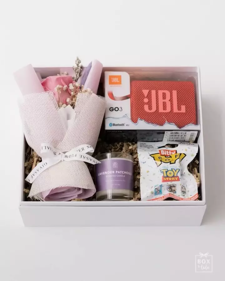 New premade gift sets at Box & Tale, link in bio! ✨

In case kalian belum tau, ada dua tipe layanan kado di website Box & Tale:
- BUILD A BOX (Custom kado dengan memilih kotak, isi kado, dan kartu ucapan)
- PREMADE (Hamper gift set yang sudah dibuat tim Box & Tale)

P.s Khusus Premade Gift Set tersedia juga di Tokopedia, Shopee. Full collection, link in bio! 👆🏻

#idekado #giftsets #boxandtale